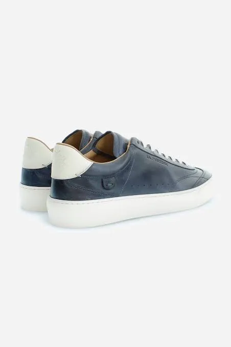 Leather sneaker