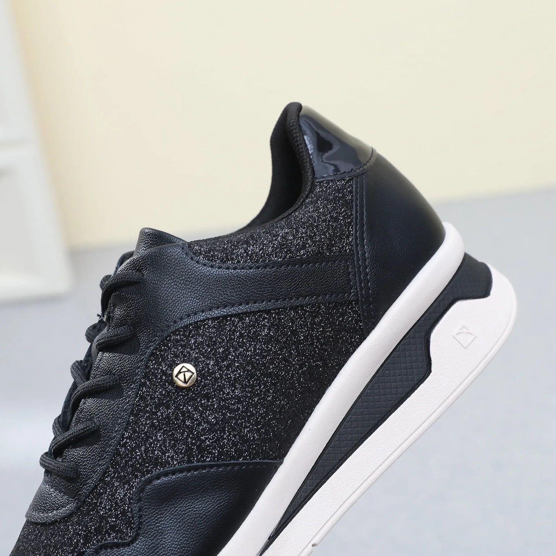 Luxe Comfort Lace-Up Sneakers (996.036)