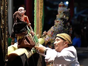 Vintage Javanese Theater Royal Puppet Couple: Rama & Sinta, Created by Master Artist Carver & Painter, Clothed in Hand Made Batik Costume (Wooden Wayang Golek or Puppet Dolls Collectibles) Yogyakarta, late 1900’s, Indonesia.